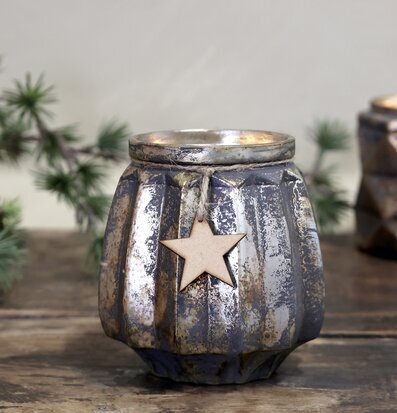 Bild av stämningsfull ljuslykta med rustik charm