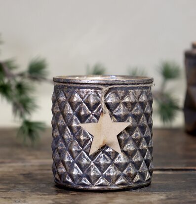 Bild av ljuslykta med stjärna och rustik känsla