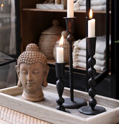 Ljusstake Antiksvart från Chic Antique på dekorerat bord