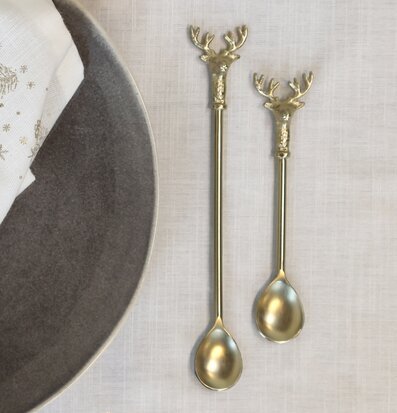 Kort Sked Hjort Antik Mässing från Chic Antique på vit duk