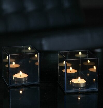 Endless 1 Light Smokey Grey från Endless Light på mörk yta