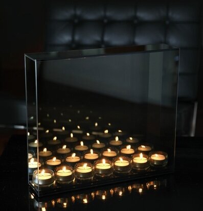 Endless 7 Light Smokey Grey från Endless Light på svart yta