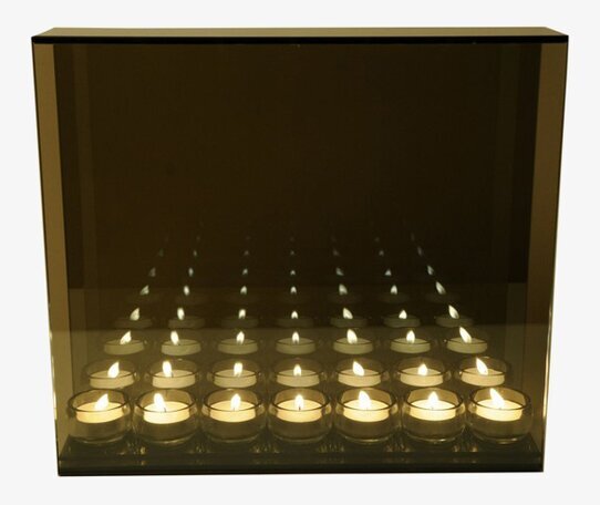 Endless 7 Light Smokey Grey från Endless Light i mörk miljö