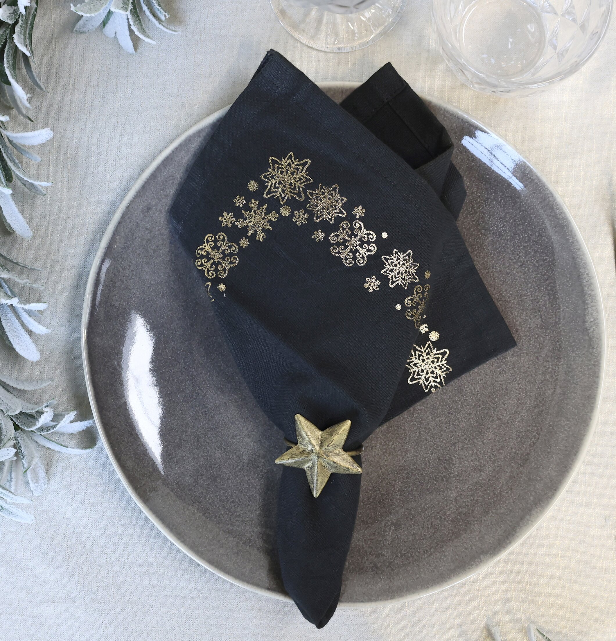 Servett Set/4 Iskristaller Mörkgrå från Chic Antique på tallrik