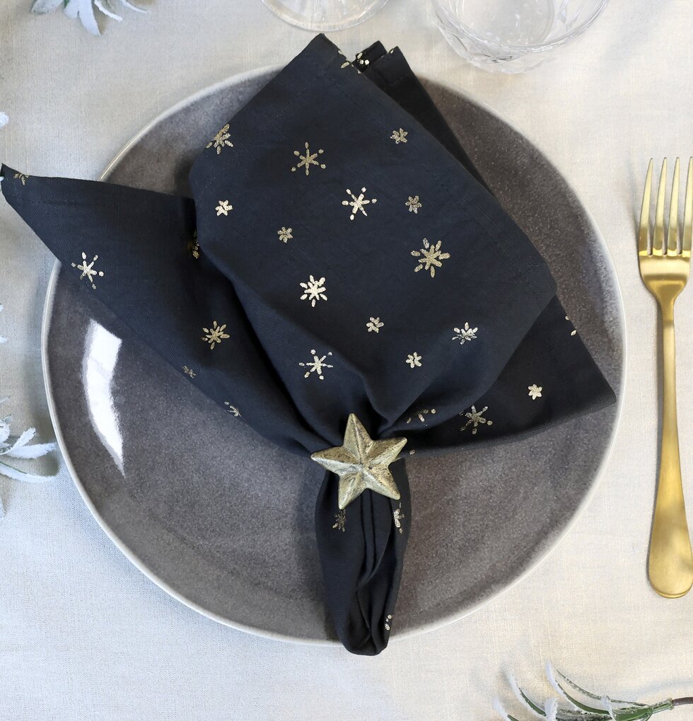 Servett Set/4 Stjärnor Mörkgrå från Chic Antique på dukat bord