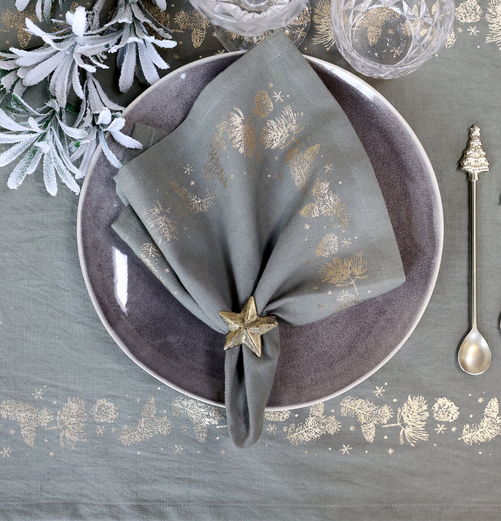 Servettring Stjärna Antik Mässing från Chic Antique i dukning