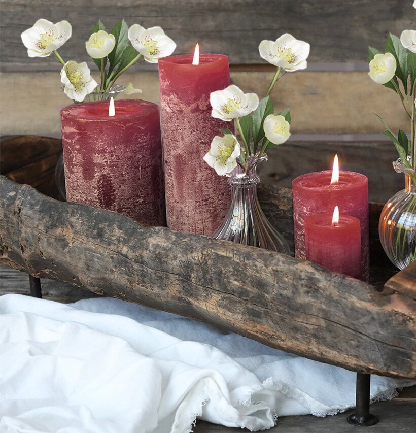 Blockljus Rustik Mörkröd 20cm från Chic Antique i rustik miljö
