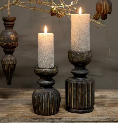 Ljusstake Rand Antikbrun från Chic Antique på grov träyta