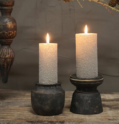 Ljusstake Antikbrun från Chic Antique på rustikt träbord