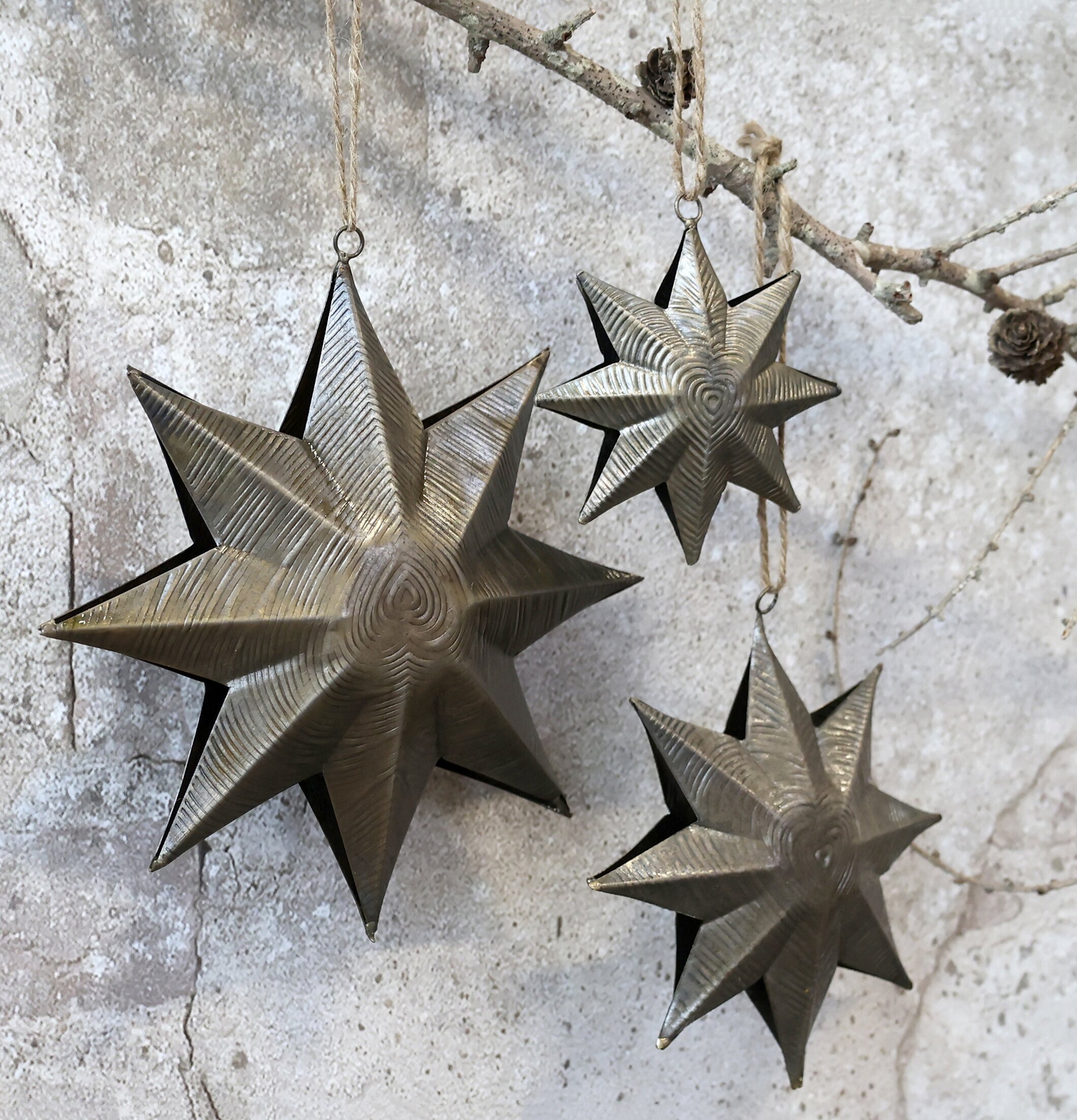 Stjärna Deko Antik Mässing från Chic Antique hänger på gren