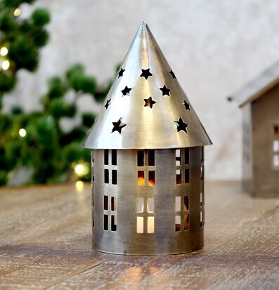 Foto av dekorativt ljushus med antik mässingsfinish