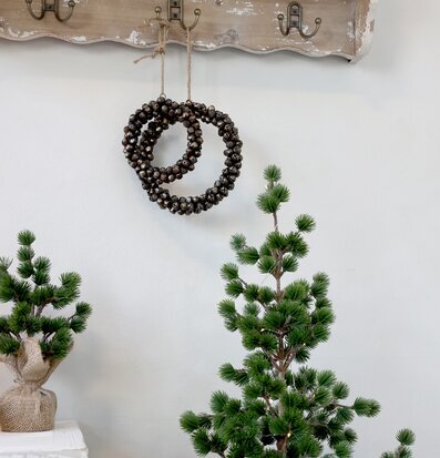 Krans Bjällra Antik Mässing från Chic Antique på träkrok