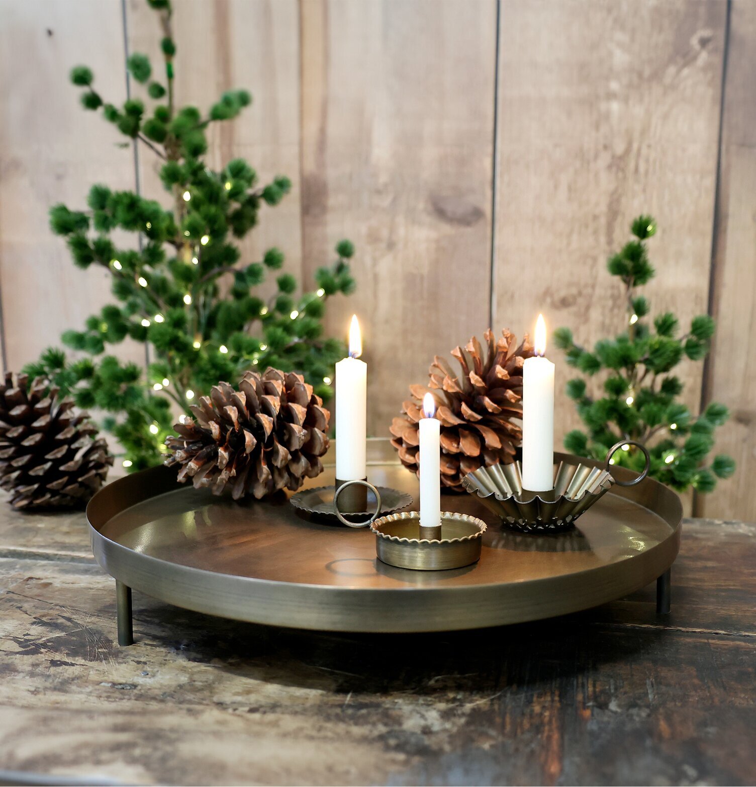 Runt Fat Antik Mässing från Chic Antique med ljusstakar