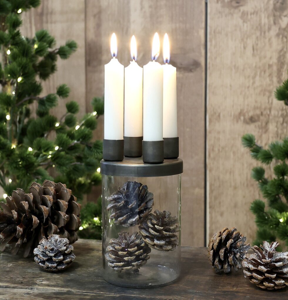 Ljusstake Antik Mässing från Chic Antique på rustikt träbord