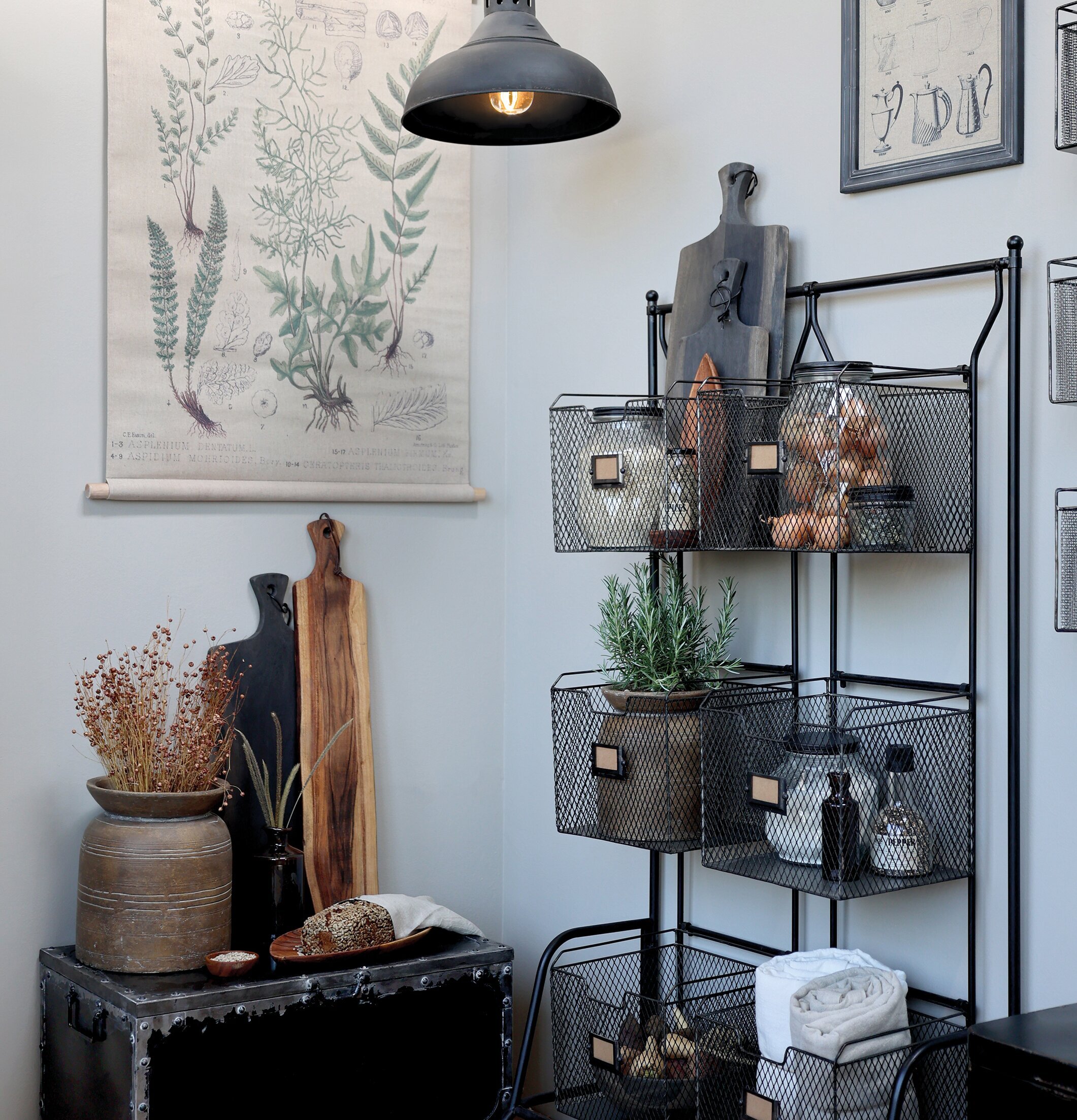 Tapasbräda Oljad Akacia från Chic Antique i rustik miljö