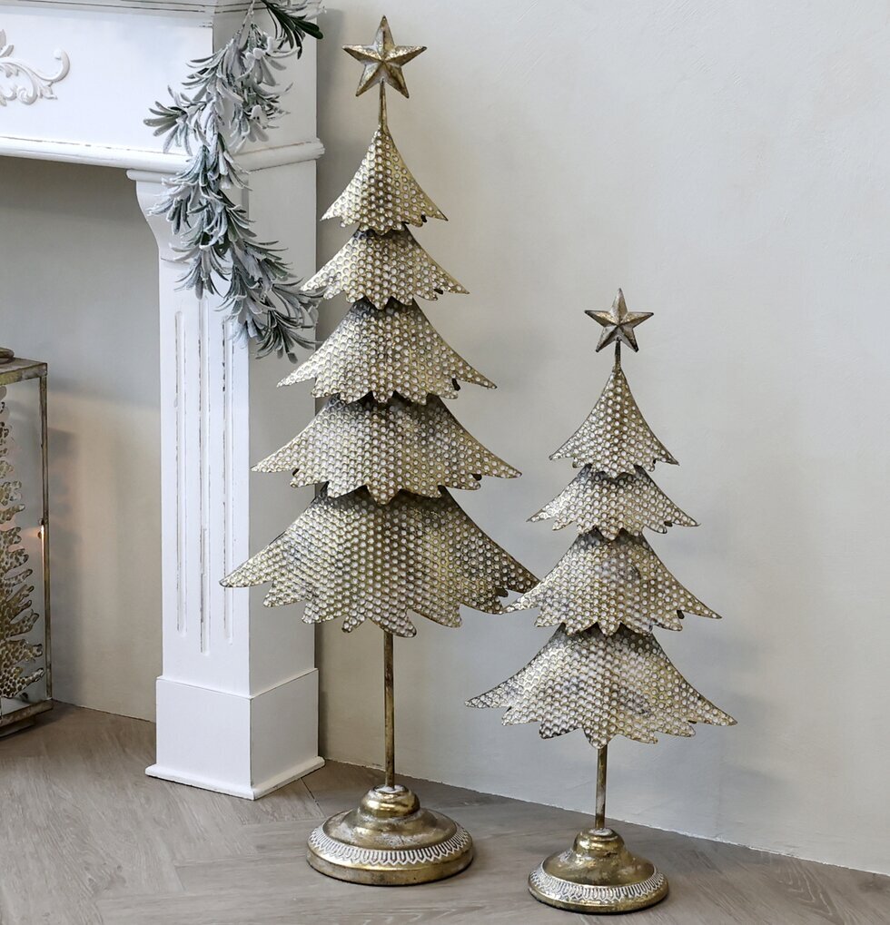 Julgran Deco Antik Mässing från Chic Antique vid eldstad