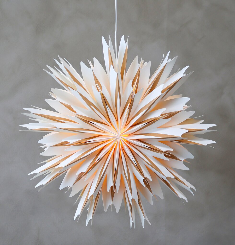 Adventsstjärna Vintage Karamell från Chic Antique i grått rum