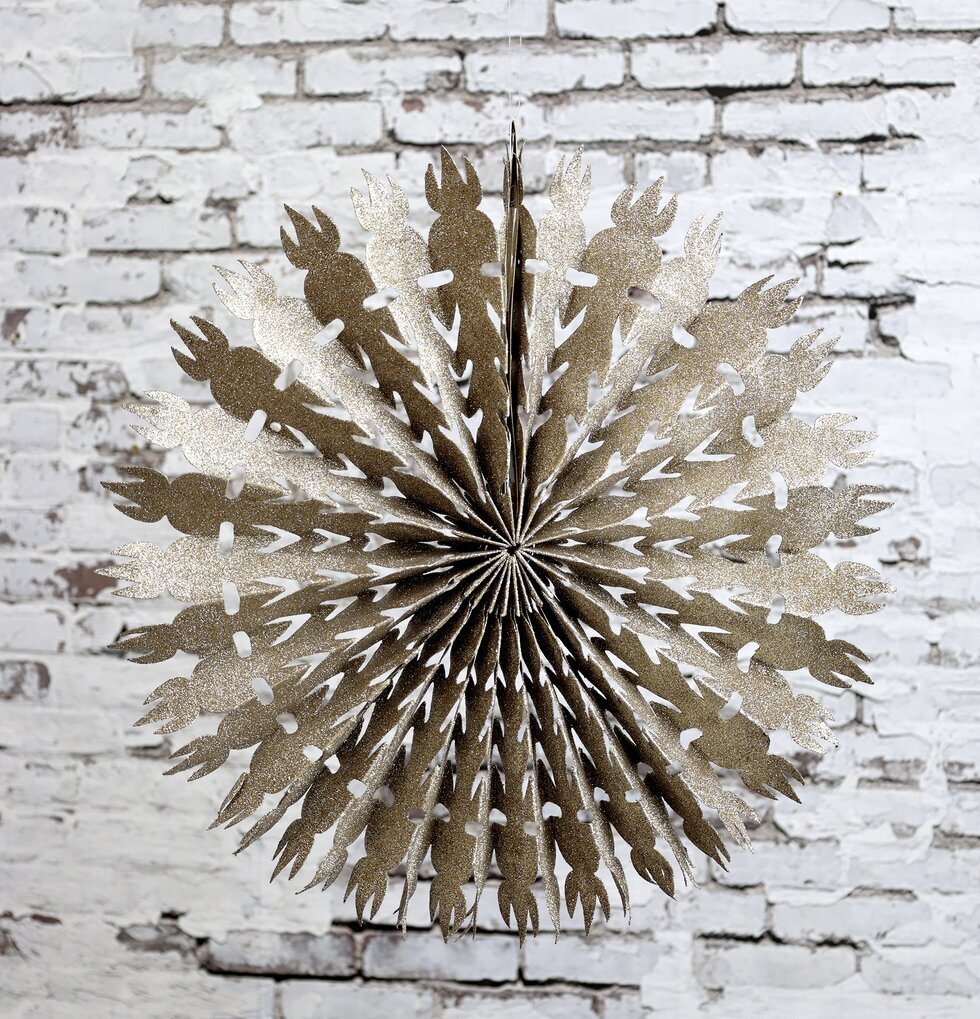 Chic Antique Stjärna Vintage Champagne Ø39cm mot tegelvägg