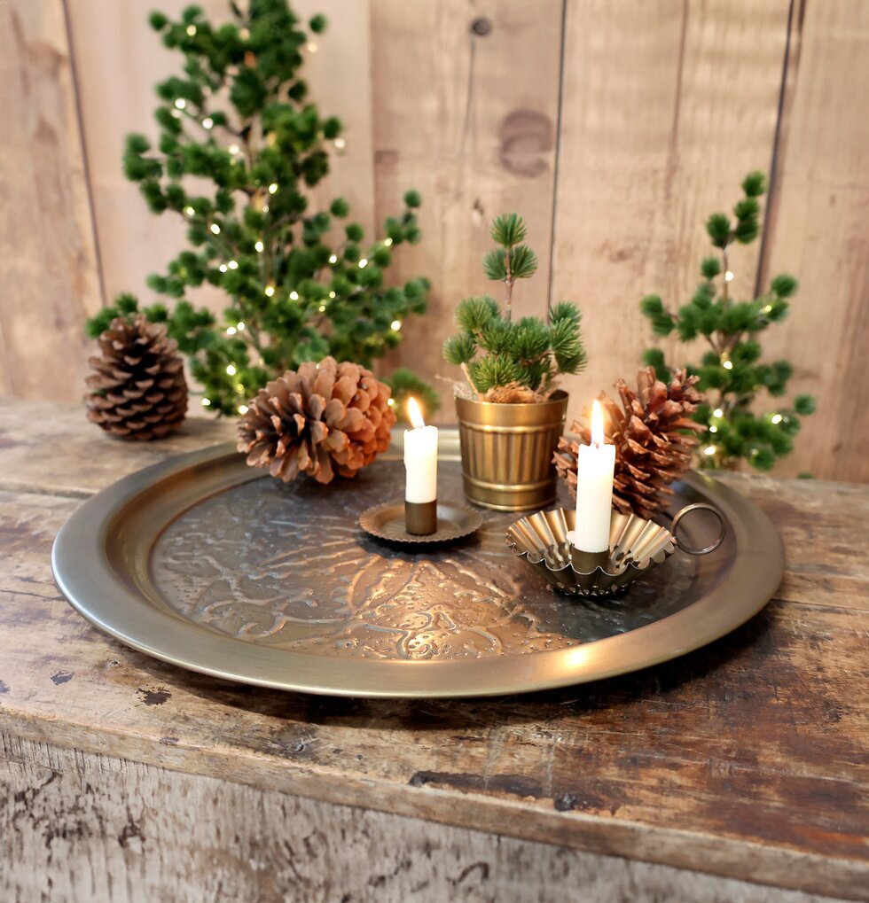 Dekorationsfat Antik Mässing från Chic Antique med ljus