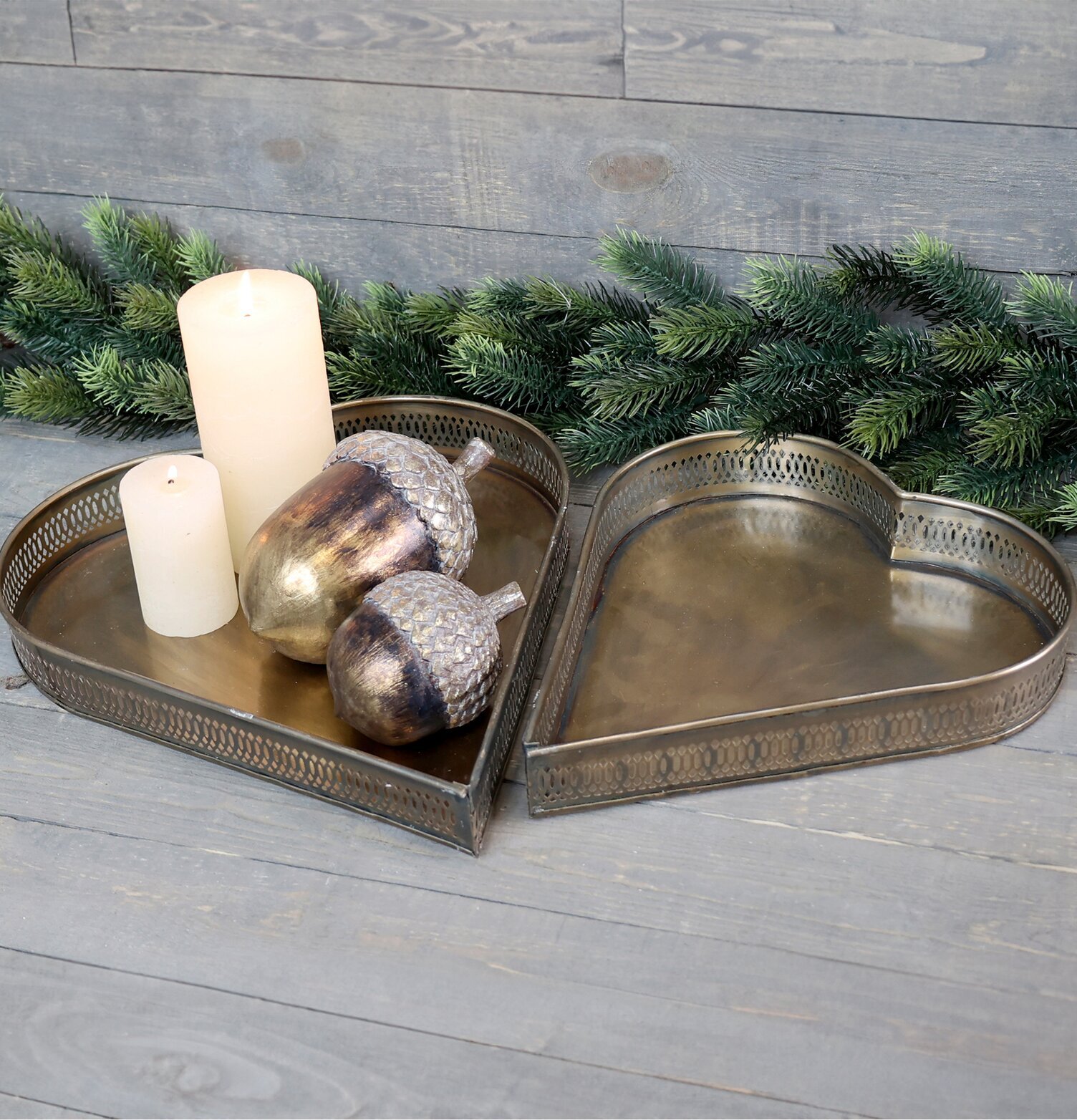 Dekorationsfat Hjärta Antik Mässing Set/2 från Chic Antique