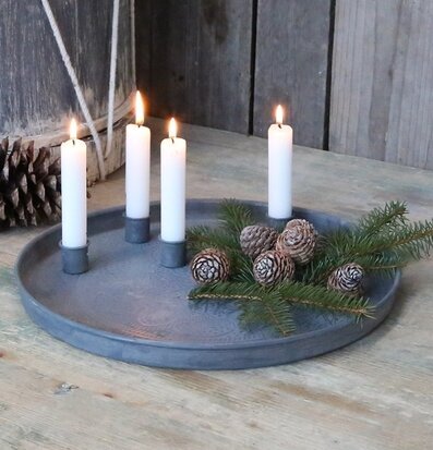 Adventsbricka Antik Zink från Chic Antique med ljus och kottar
