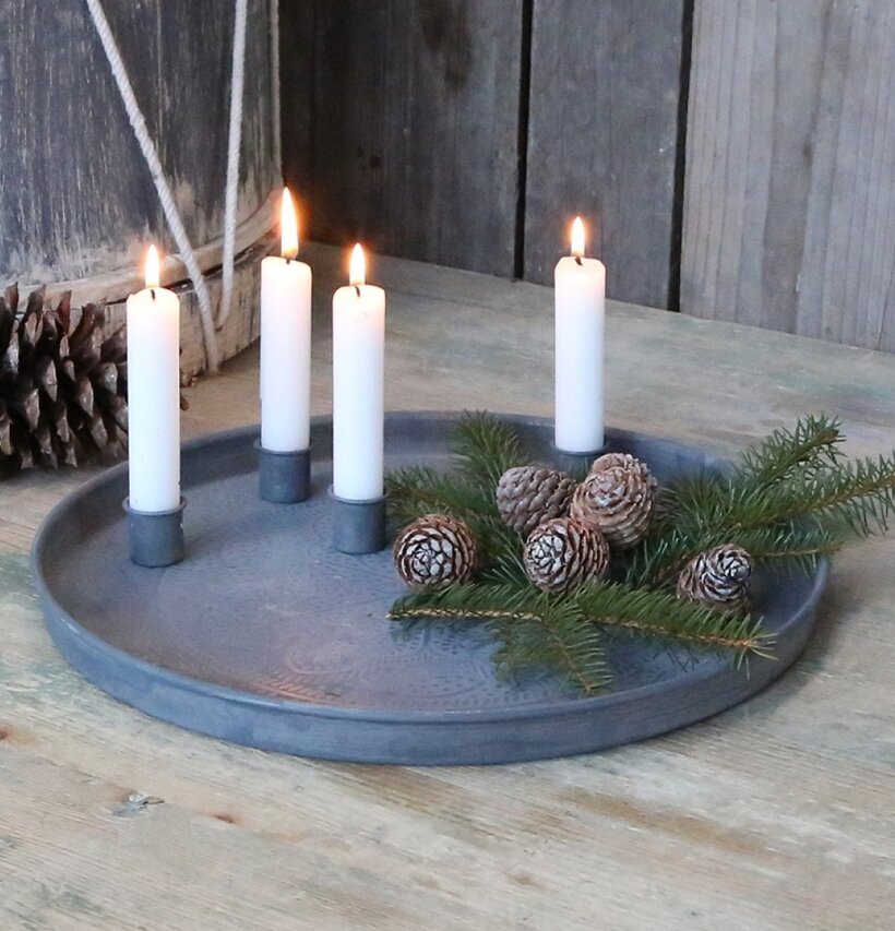 Adventsbricka Antik Zink från Chic Antique med ljus och kottar