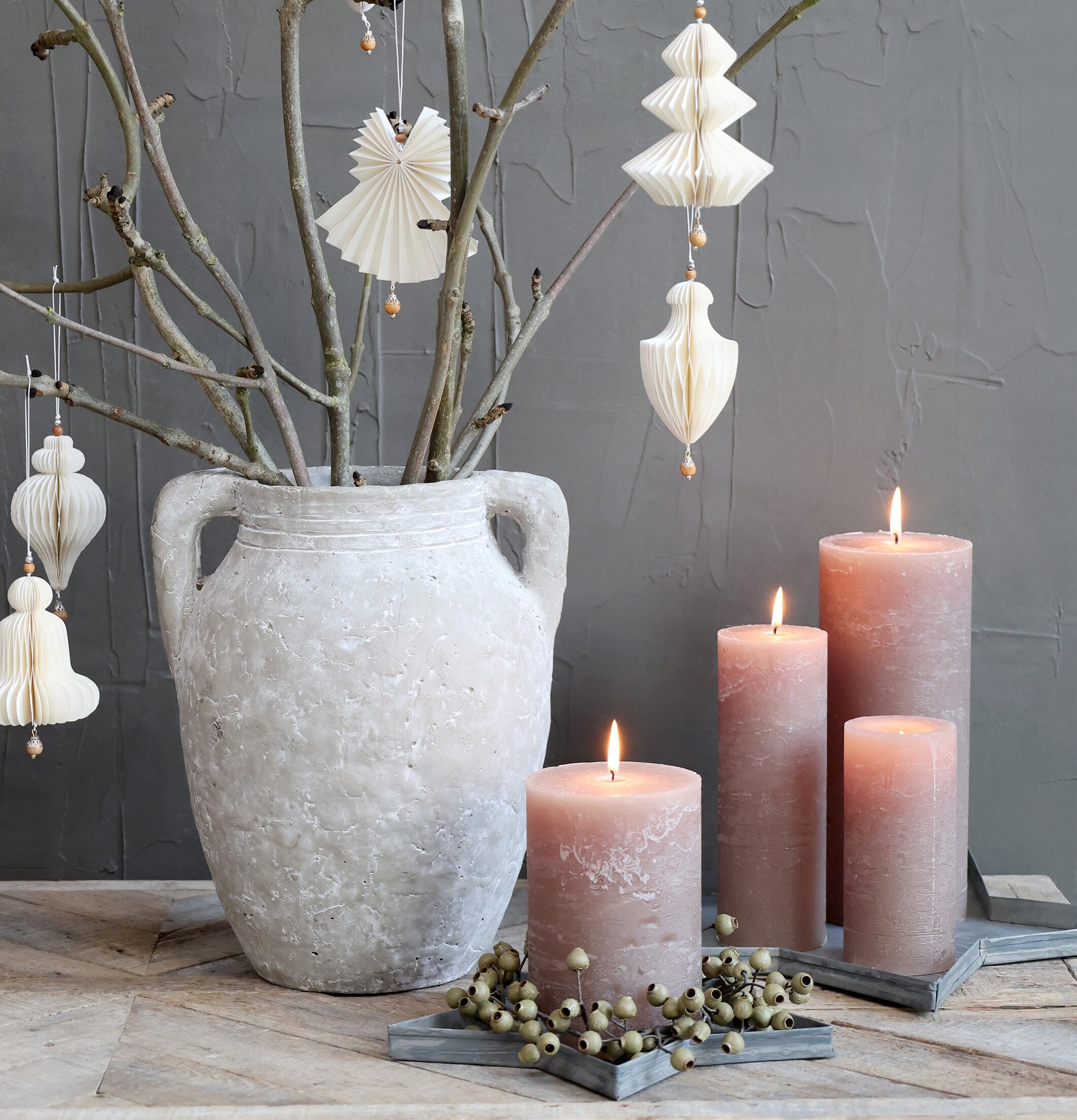 Dekorationsfat Antik Zink Set/2 från Chic Antique med ljus