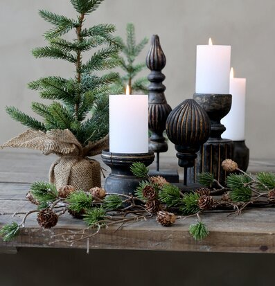 Fleur Girlang Cederträ från Chic Antique med grankottar