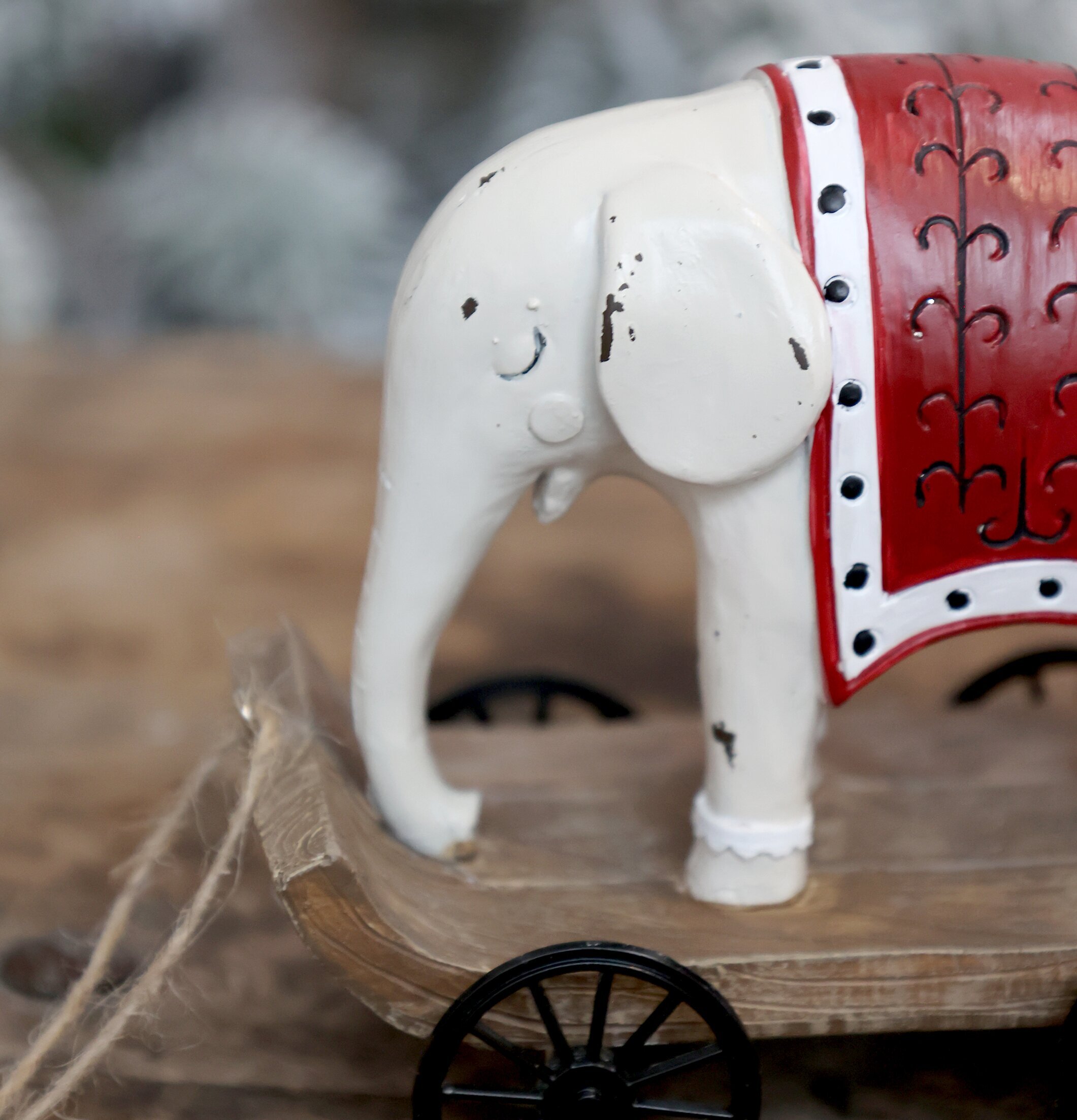 Vintage Elefant Antik Creme från Chic Antique på träplattform