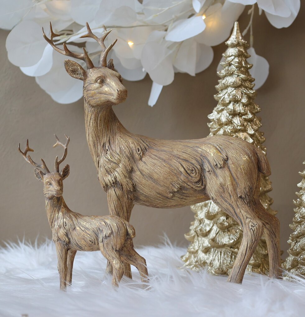 Hjort Natur/Guld från Chic Antique med guldiga granar