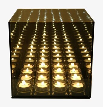 Endless 16 Light Cube Smokey från Endless Light på plan yta