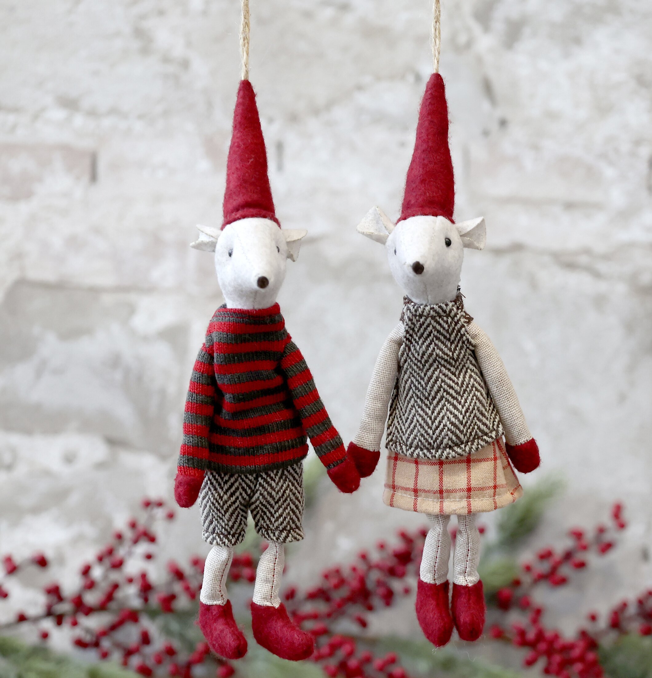 Noa & Noel Magnet 24cm från Chic Antique framför tegelvägg