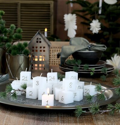 Kalenderljus 1-24 Antikvit från Chic Antique i julmiljö