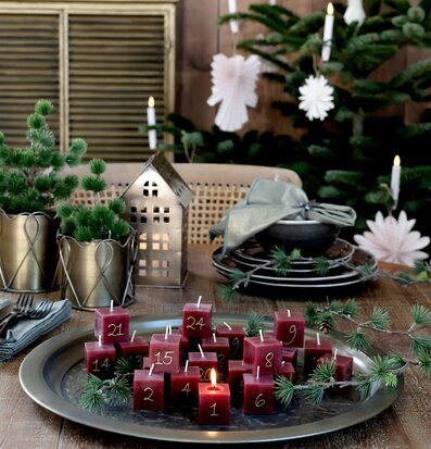 Kalenderljus 1-24 Antik Cherry från Chic Antique på fat