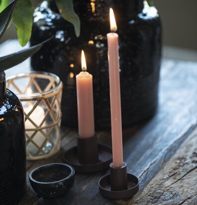 Stearinljus Faded Rose från Chic Antique i rustik miljö