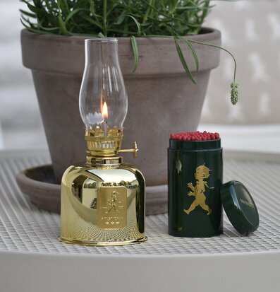 Fotogenlampa Guld från Solstickan med tändsticksask