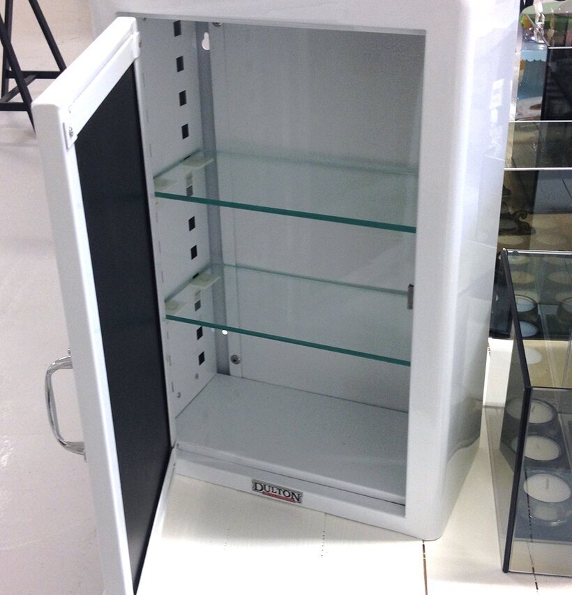 Medicin-/badrumsskåp Vit från Dulton i elegant vit färg