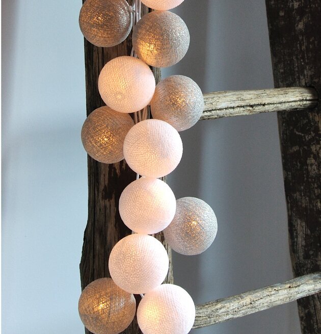 Happy Lights Christmas Silver 35 från Happy Lights på trästege