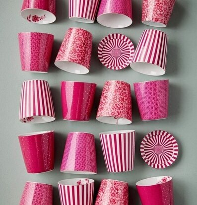 Royal Dots Mugg & Fat Rosa - PiP Studio mot grå vägg