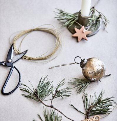 Metalltråd från IB Laursen med sax och dekorativa element