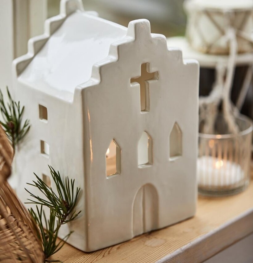 Ljuslykta Kyrka Stillenat Creme från IB Laursen på fönsterbräda