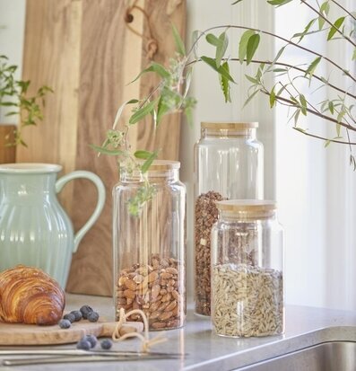 Glasburk Bambu Liten från IB Laursen på köksbänk med fika