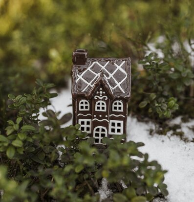 Bild av stämningsfull ljuslykta för juldekoration