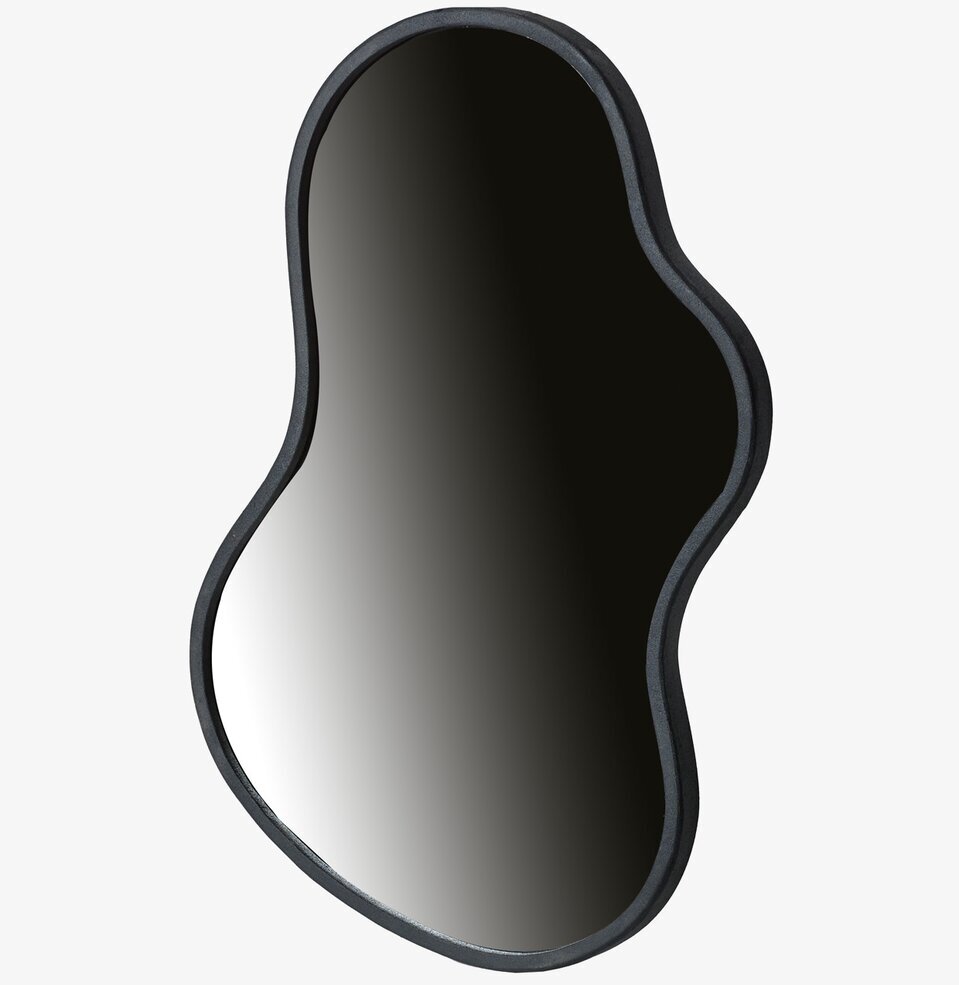 Spegel Antiksvart från I AM Interior med asymmetrisk design