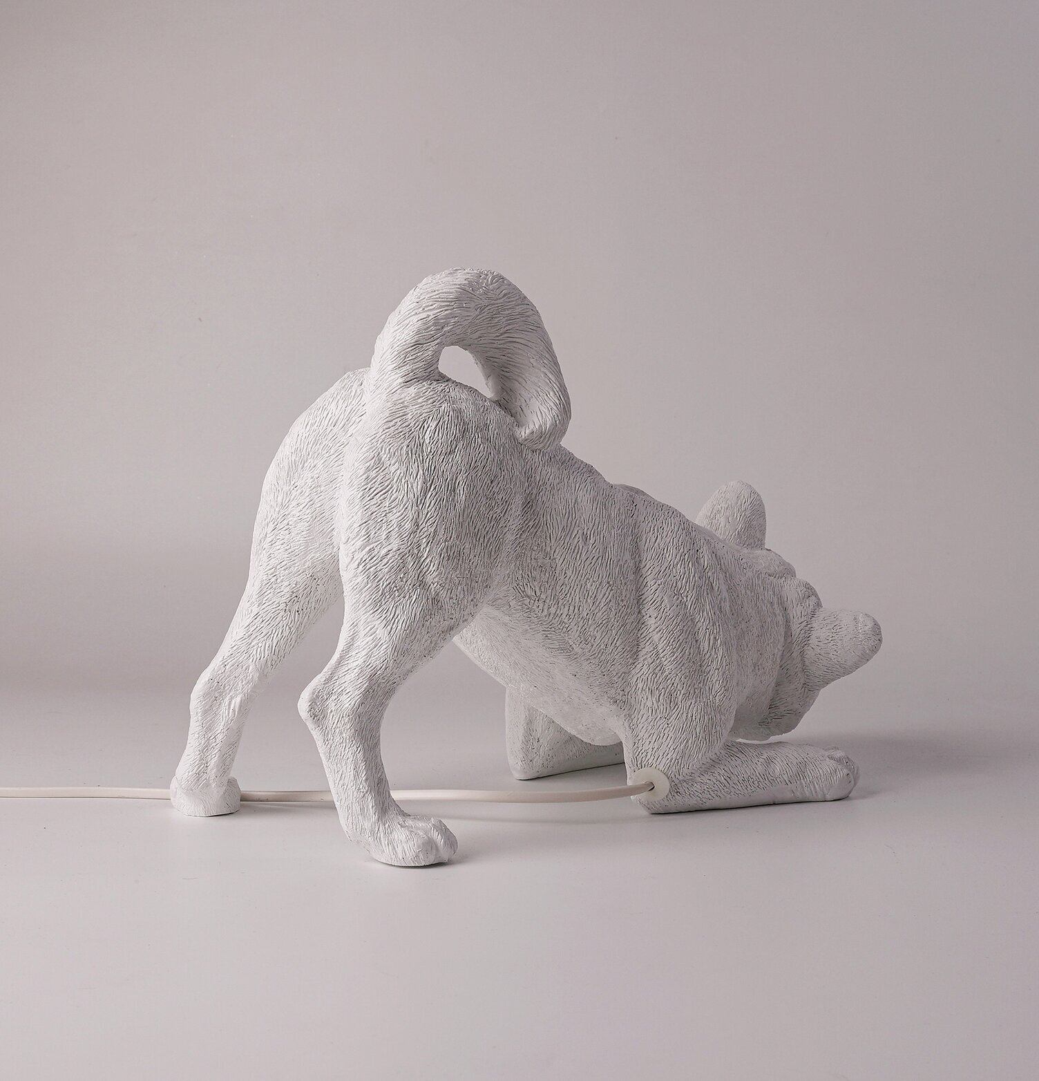 Bordslampa Playful Dog från Haoshi Design i lekfull stil