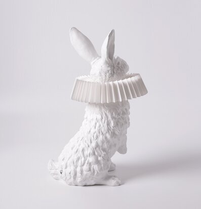 Bordslampa Rabbit X Stand från Haoshi Design, sittande kanin