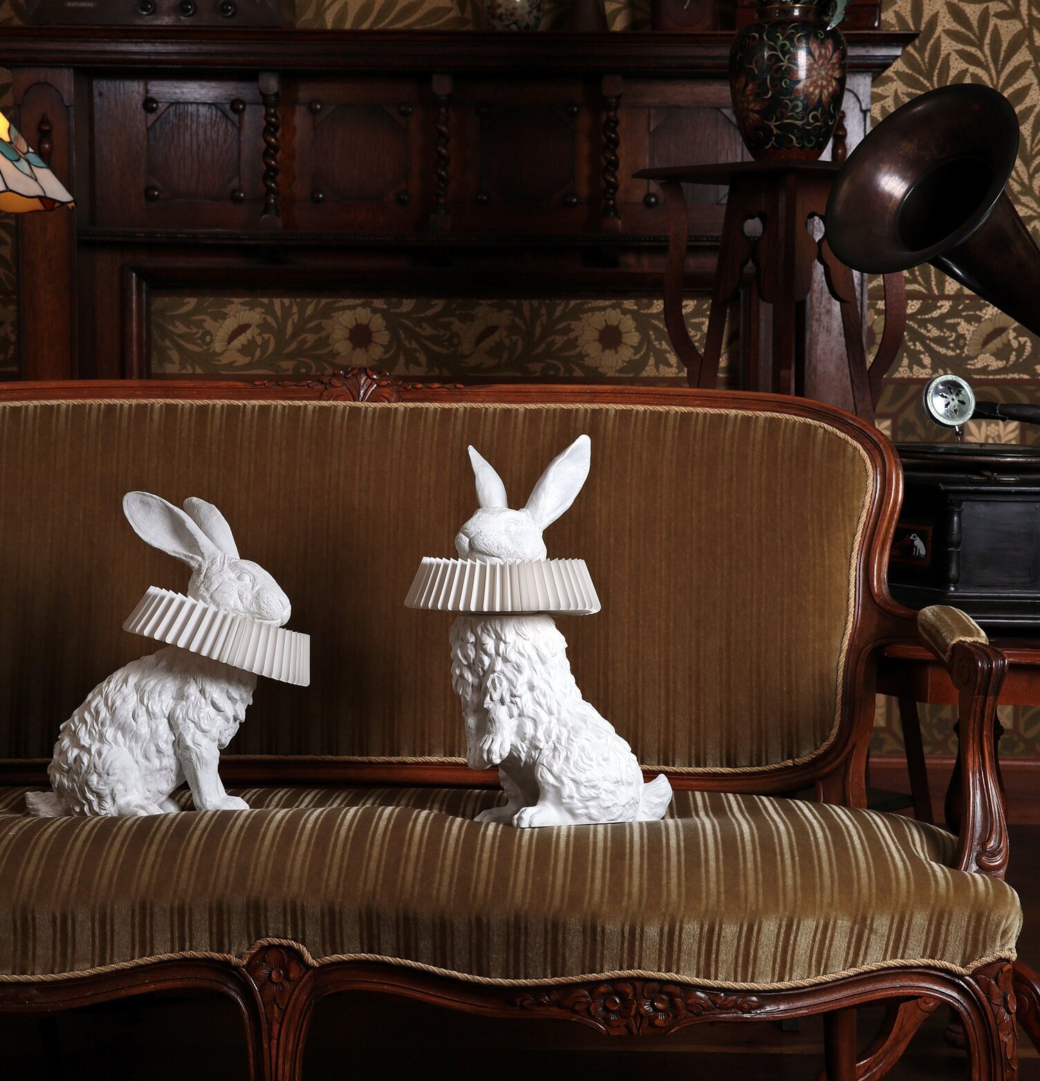 Bordslampa Rabbit X Stand från Haoshi Design med kaniner