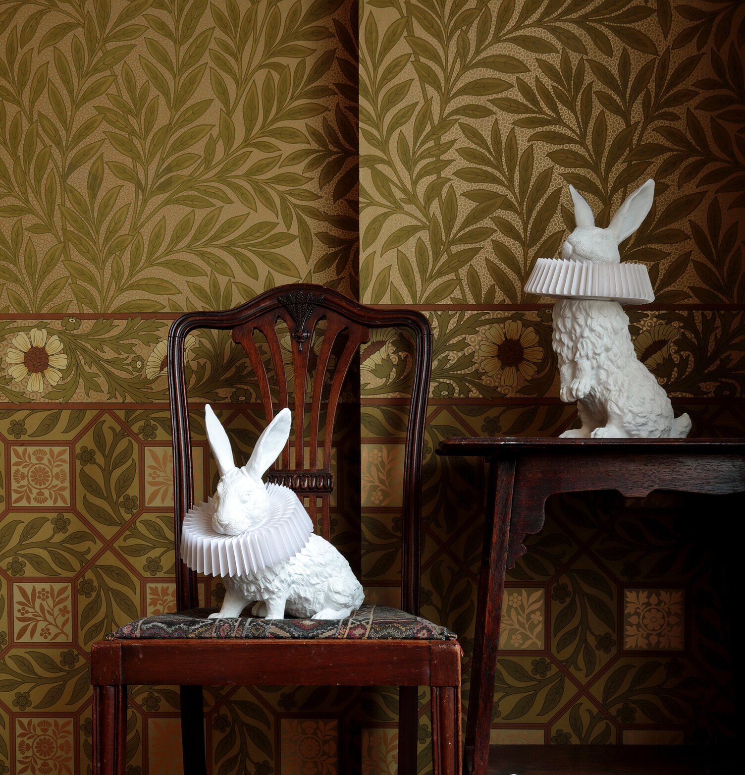 Bordslampa Rabbit X Squat från Haoshi Design i vitt