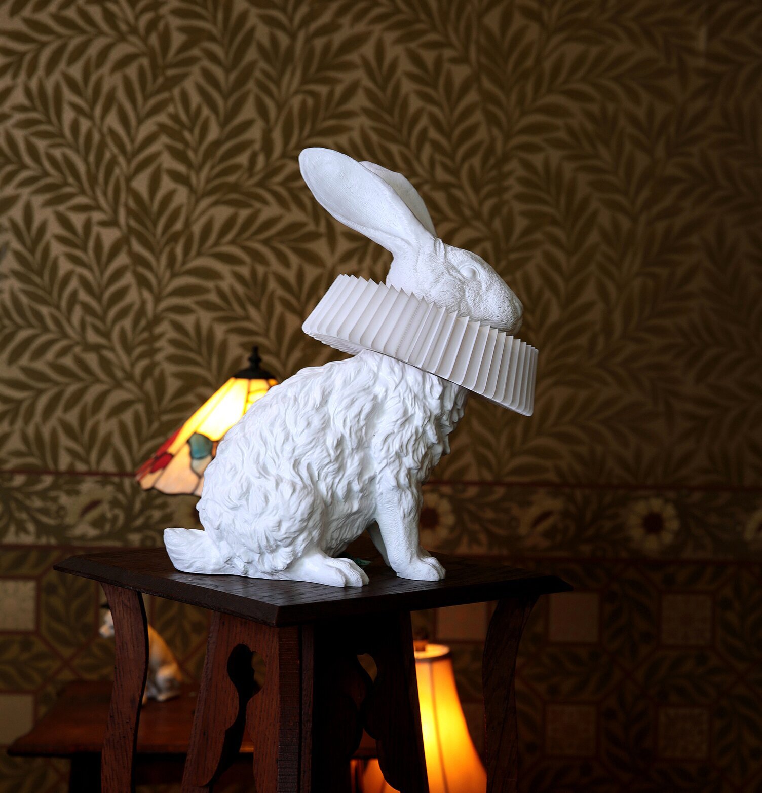 Bordslampa Rabbit X Sit från Haoshi Design med kaninform