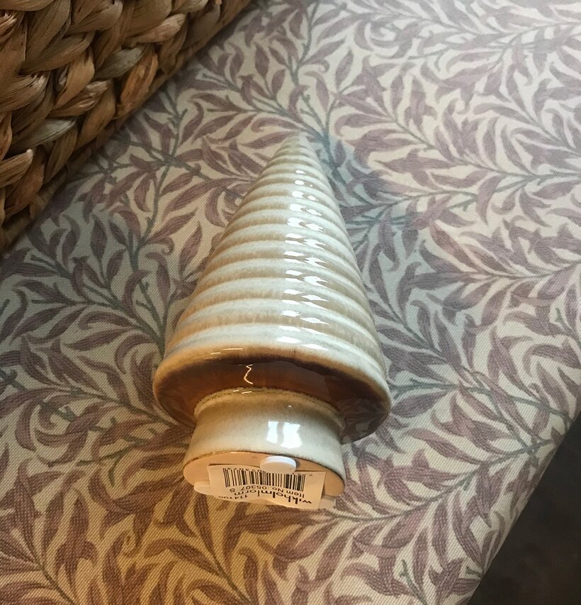 Gran Julius Beigemelerad från Wikholm Form på mönstrat tyg